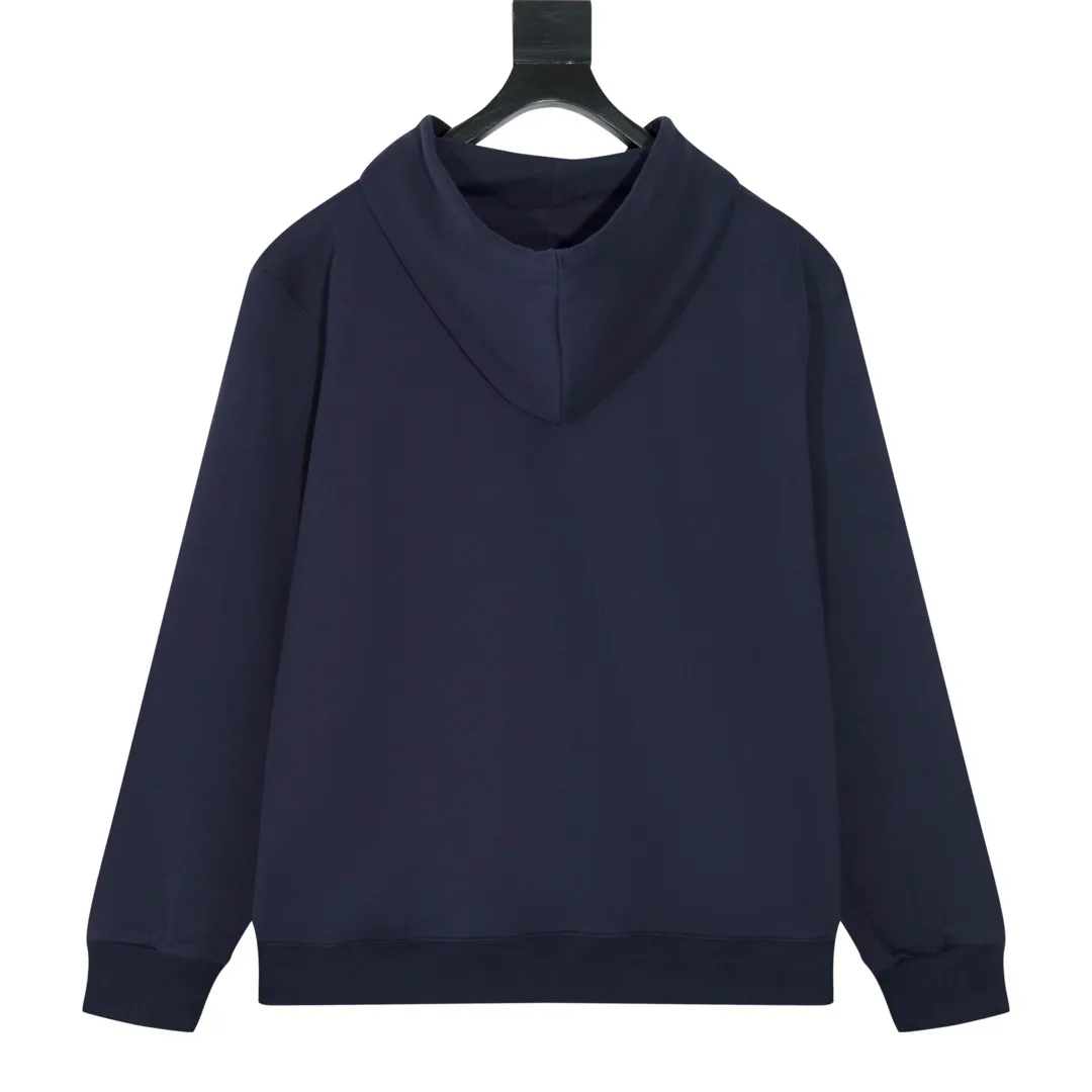 P240 Style No. 807 Ralph Lauren/Ralph Lauren pony embroidered zipper cardigan hooded sweatshirt. A one-of-a-kind sweatshirt for autumn and winter is here. You can wear it casually no matter how you wear it! ! This hooded sweatshirt is decorated with the simple style that represents Ralph Lauren and is paired with a pony embroidery pattern, which is three-dimensional and full! The solid color fabric paired with exquisite embroidery instantly sets it off! Hooded sports design, loose and casual fit! The overall texture is very strong! Through the pictures, we can feel the thickness and texture of custom-woven and dyed threads. The workmanship is exquisite. They are shipped from major foreign trade factories. They are all made by masters with many years of experience. Everything is of high standards and requirements! Simple and versatile model ~ Made of imported pique cotton fabric, which is super delicate and soft, close to the body without being tied. All fabrics and accessories are original custom-made and of high quality! Perfectly reflects the brand’s sense of superiority! Standard cut, comfortable stretch, unrestricted movement! Highly practical, high-end and classy! Versatile style ~ can be paired with jeans or jogging pants. Ideal for transitioning from your morning commute to weekend events! Size: S-XL Navy Black